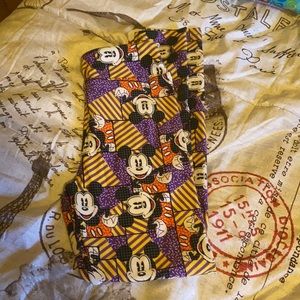 LuLaRoe Disney print Tween leggings
